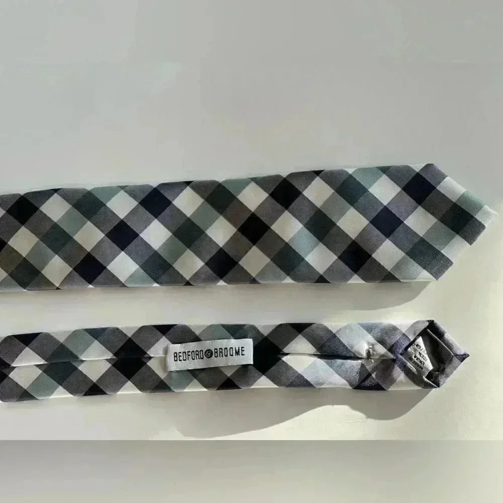 Bedford Brooke diagonal stripped tie green/black